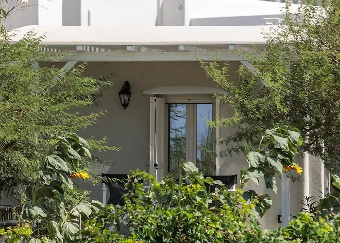 Peratsi Stone Villa *