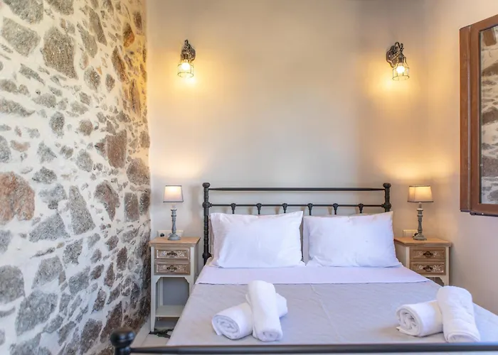 Villa Peratsi Stone *