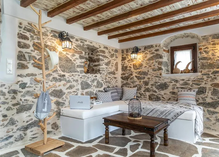 Villa Peratsi Stone Naxos City