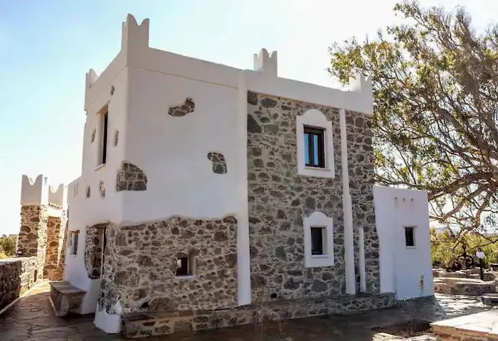 Peratsi Stone Villa *