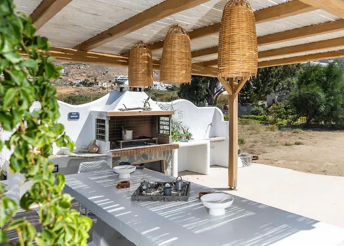 Peratsi Stone Villa *