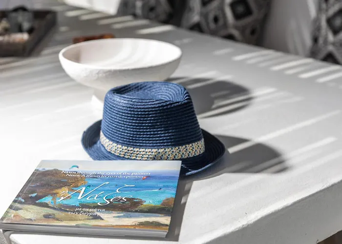 Peratsi Stone Villa *