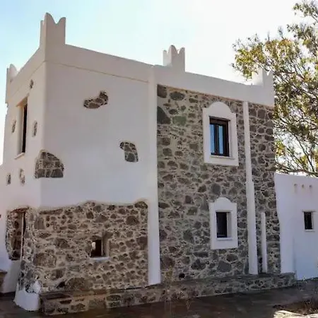 Peratsi Stone Villa *